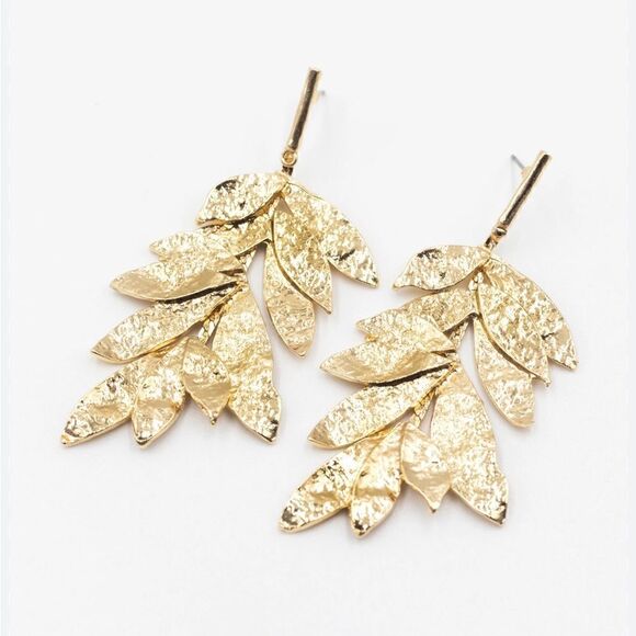 Zara Jewelry - Leaf drop earrings M166